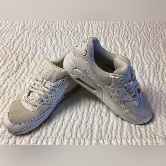 Nike Air Max 90 Triple White Women's Size 10 DH8010-100 $60 - Picture 1 of 7